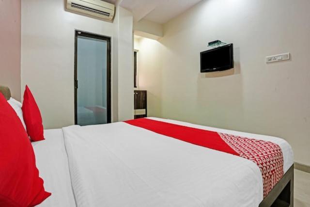 Hotel Amfahh - Andheri West Railway Station Мумбаи Экстерьер фото