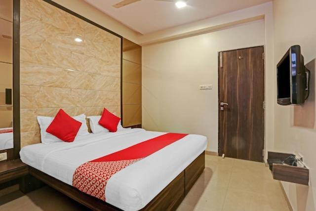 Hotel Amfahh - Andheri West Railway Station Мумбаи Экстерьер фото