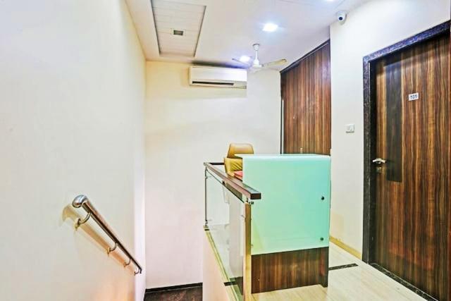Hotel Amfahh - Andheri West Railway Station Мумбаи Экстерьер фото
