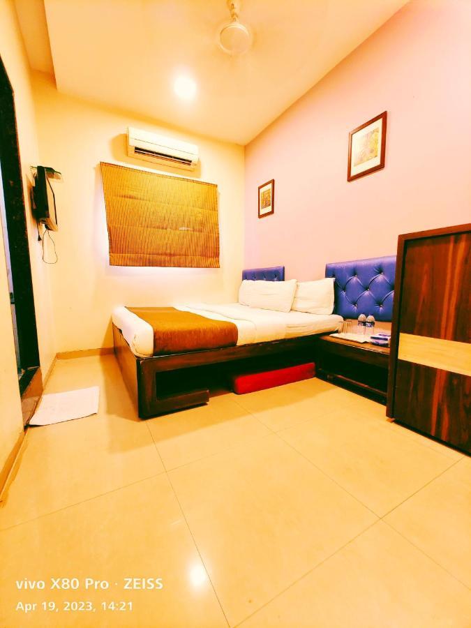 Hotel Amfahh - Andheri West Railway Station Мумбаи Экстерьер фото