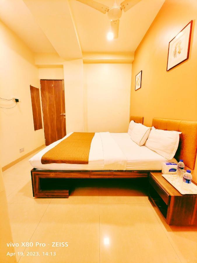 Hotel Amfahh - Andheri West Railway Station Мумбаи Экстерьер фото