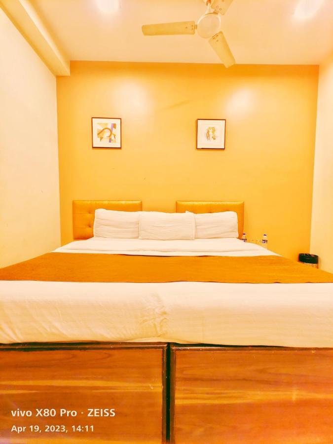 Hotel Amfahh - Andheri West Railway Station Мумбаи Экстерьер фото