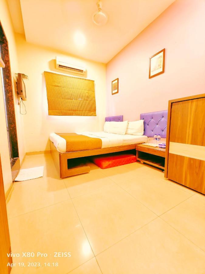 Hotel Amfahh - Andheri West Railway Station Мумбаи Экстерьер фото