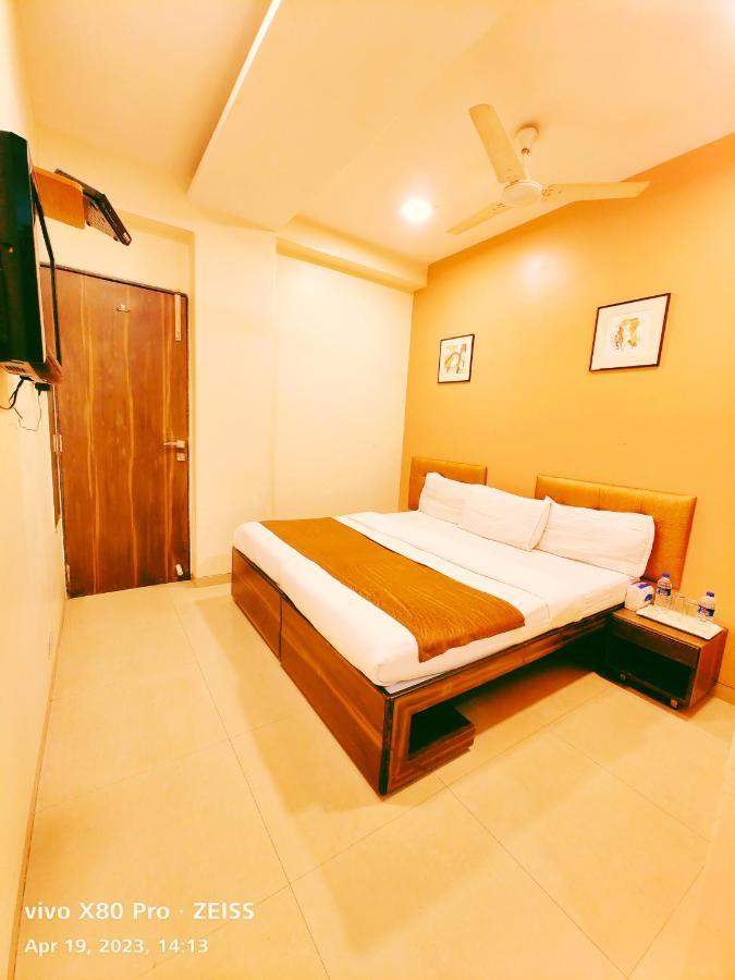 Hotel Amfahh - Andheri West Railway Station Мумбаи Экстерьер фото