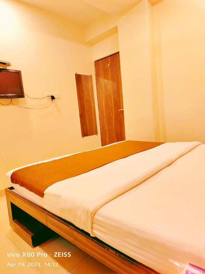 Hotel Amfahh - Andheri West Railway Station Мумбаи Экстерьер фото